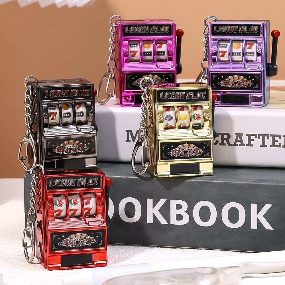 Arcade Game Jackpot - ミニギャンブルスロットマシンキーホルダー、クリエイティブアーケードポケットフルーツラッキージャックポットガジェット、抗ストレスおもちゃ、面白いゲームキーホルダーリング
